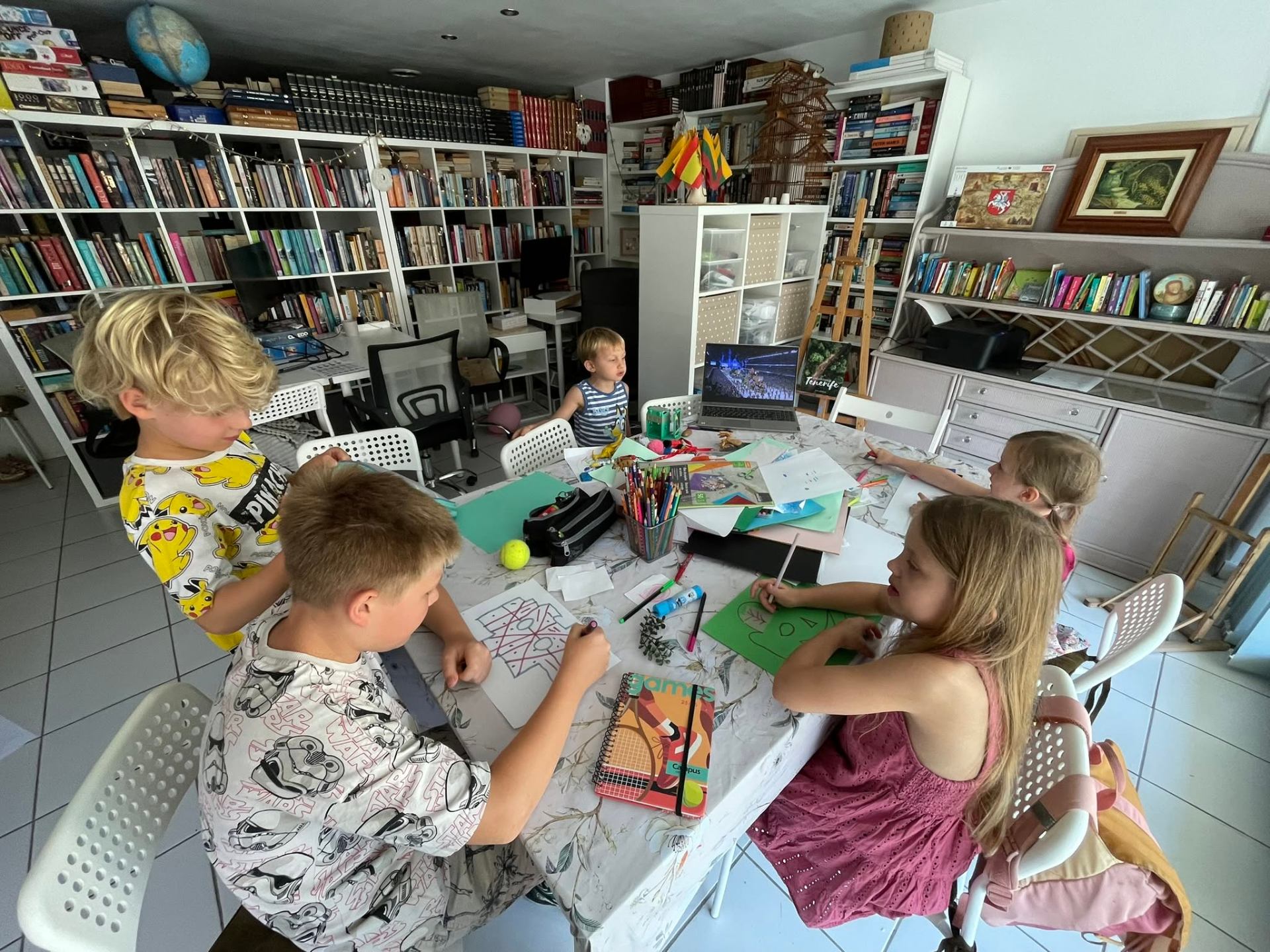 Kids' workshop with crafts and drawing